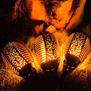 عمود إضاءة شعلة الأكبر حجما يعمل بالطاقة الشمسية